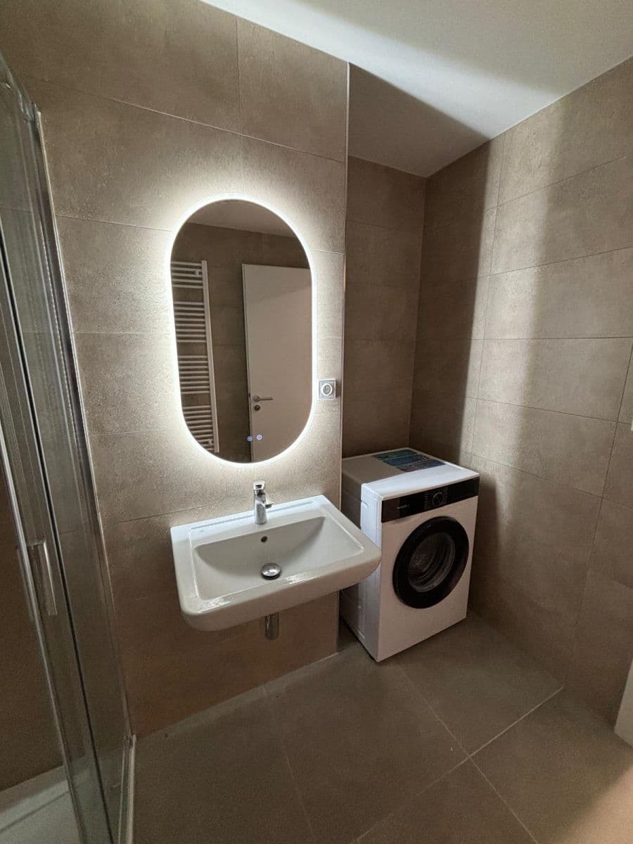 Prenájom bytu 1-izbový 34 m², Tupolevova, Praha, Praha Prenájom bytu 1-izbový 34 m², Tupolevova, Praha, Praha