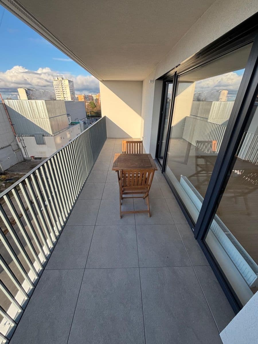 Prenájom bytu 1-izbový 34 m², Tupolevova, Praha, Praha Prenájom bytu 1-izbový 34 m², Tupolevova, Praha, Praha