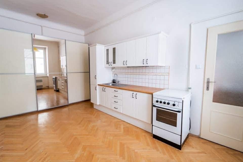 Prenájom bytu 1-izbový 38 m², Divišova, Olomouc, Olomoucký kraj Prenájom bytu 1-izbový 38 m², Divišova, Olomouc, Olomoucký kraj
