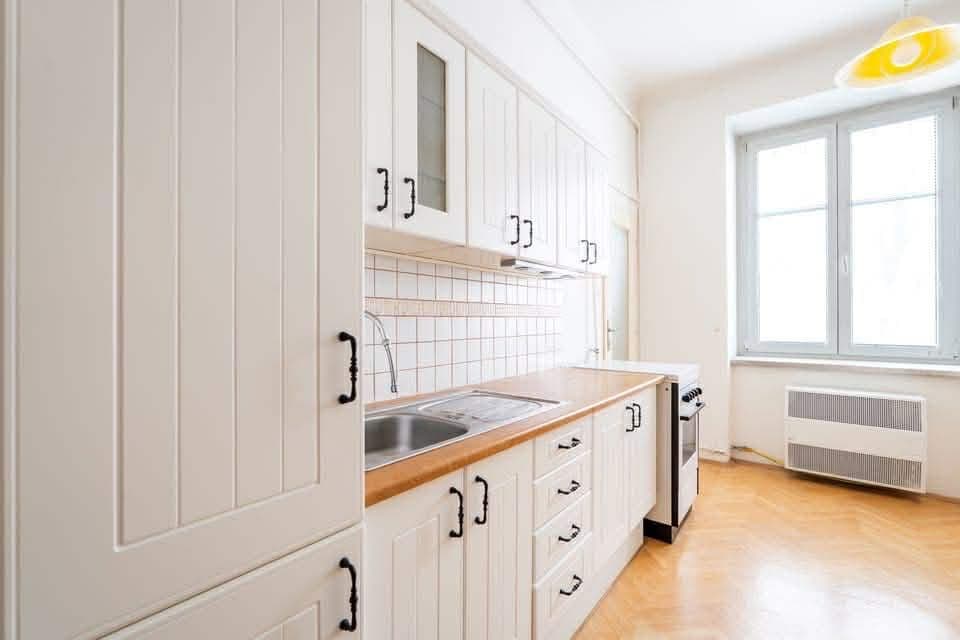 Prenájom bytu 1-izbový 38 m², Divišova, Olomouc, Olomoucký kraj Prenájom bytu 1-izbový 38 m², Divišova, Olomouc, Olomoucký kraj