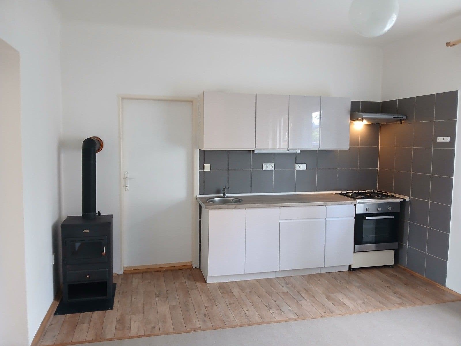 Prenájom bytu 3-izbový 80 m², Žďárská, Praha, Praha Prenájom bytu 3-izbový 80 m², Žďárská, Praha, Praha