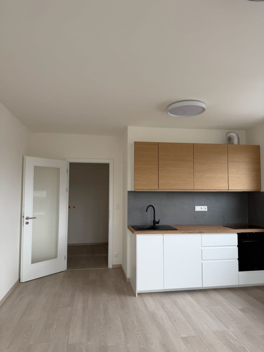Prenájom bytu 1-izbový 32 m², Bukačova, Praha, Praha Prenájom bytu 1-izbový 32 m², Bukačova, Praha, Praha