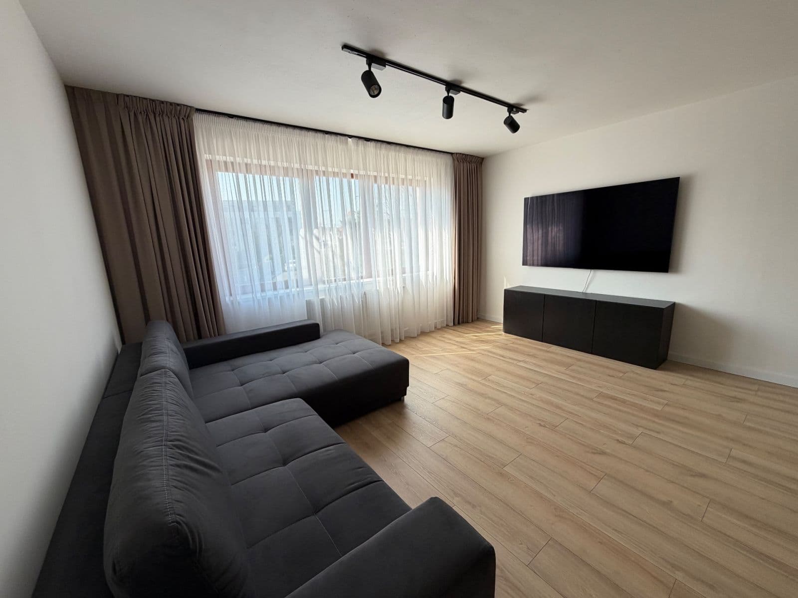 Prenájom bytu 2-izbový 67 m², Bolívarova, Praha, Praha Prenájom bytu 2-izbový 67 m², Bolívarova, Praha, Praha