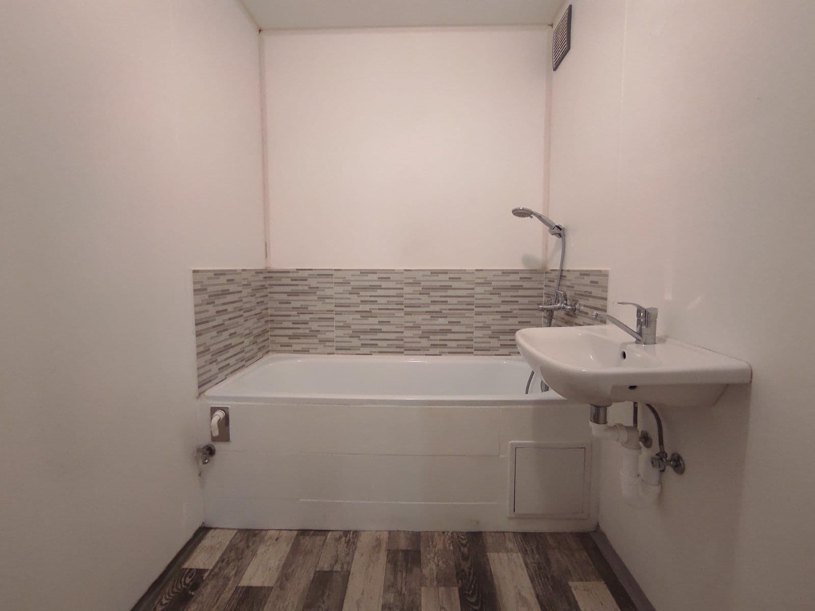 Prenájom bytu 3-izbový 66 m², Janského, Karviná, Moravskoslezský kraj Prenájom bytu 3-izbový 66 m², Janského, Karviná, Moravskoslezský kraj