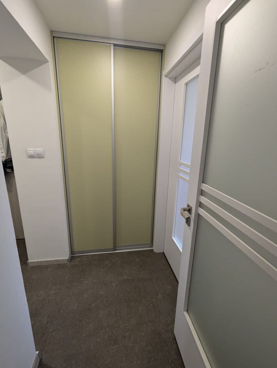 Prenájom bytu 3-izbový 63 m², Klecany, Středočeský kraj Prenájom bytu 3-izbový 63 m², Klecany, Středočeský kraj