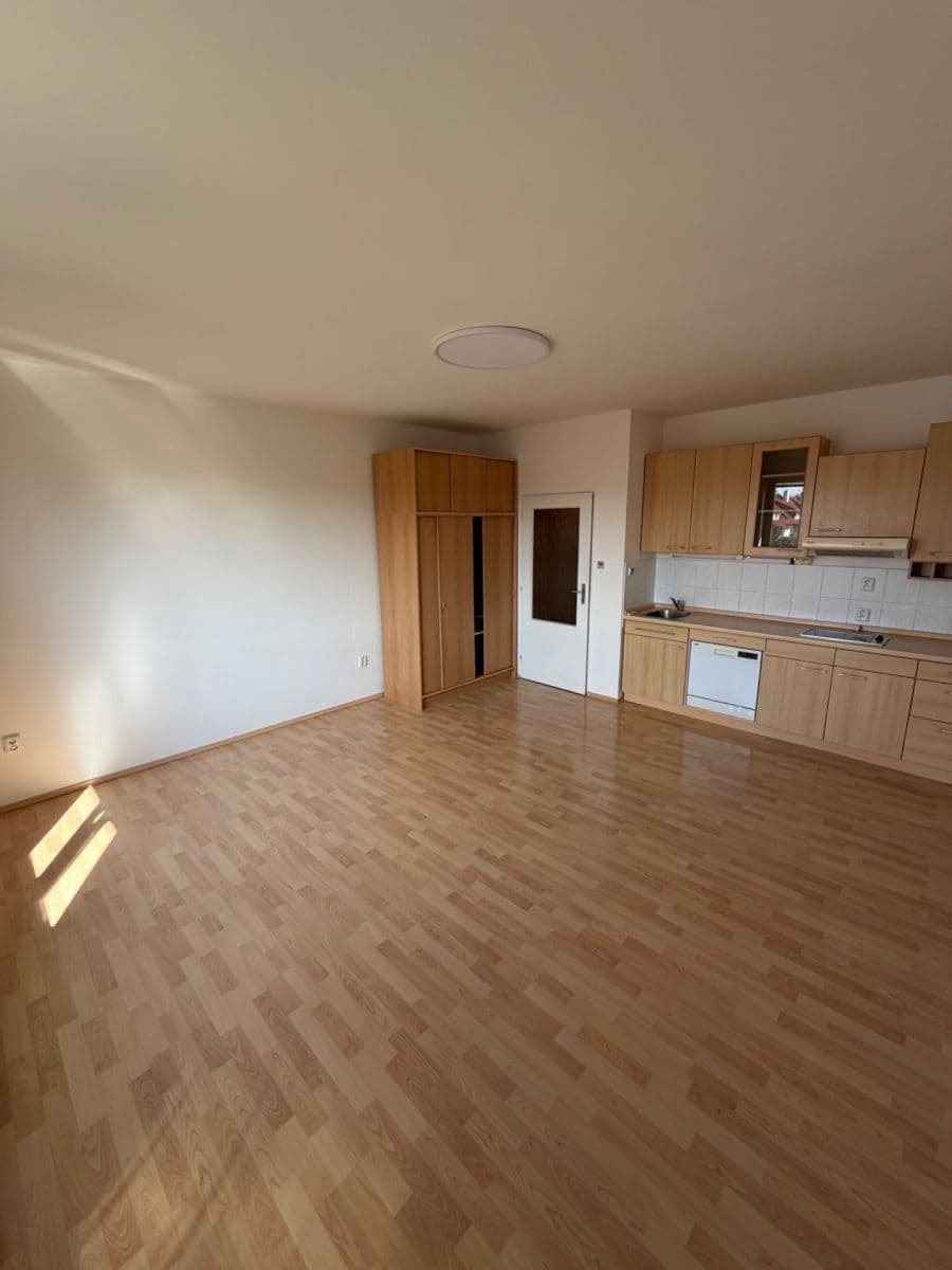 Prenájom bytu 1-izbový 31 m², Zimní, Hostivice, Středočeský kraj Prenájom bytu 1-izbový 31 m², Zimní, Hostivice, Středočeský kraj