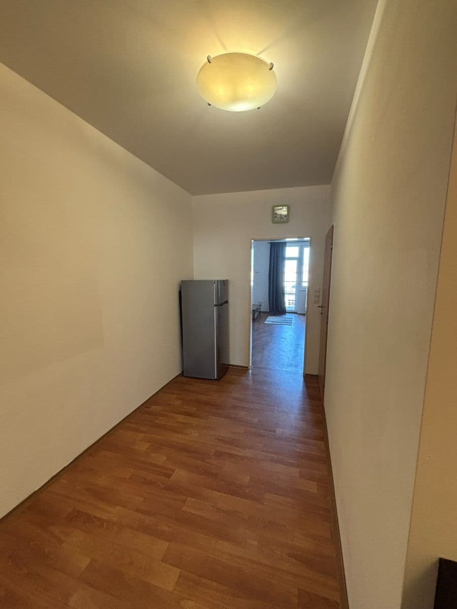 Prenájom bytu 1-izbový 38 m², Podkovářská, Praha, Praha Prenájom bytu 1-izbový 38 m², Podkovářská, Praha, Praha