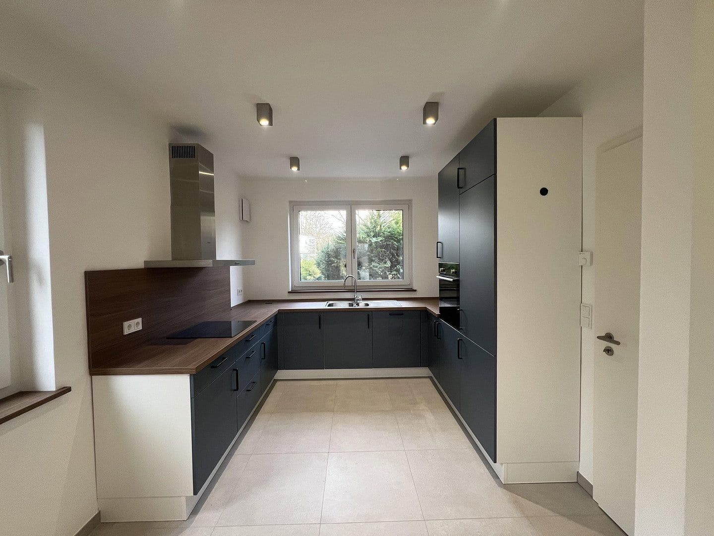 Prenájom bytu 6-izbový 142 m², Sülldorfer Landstraße 8a, Hamburg, Hamburg Prenájom bytu 6-izbový 142 m², Sülldorfer Landstraße 8a, Hamburg, Hamburg