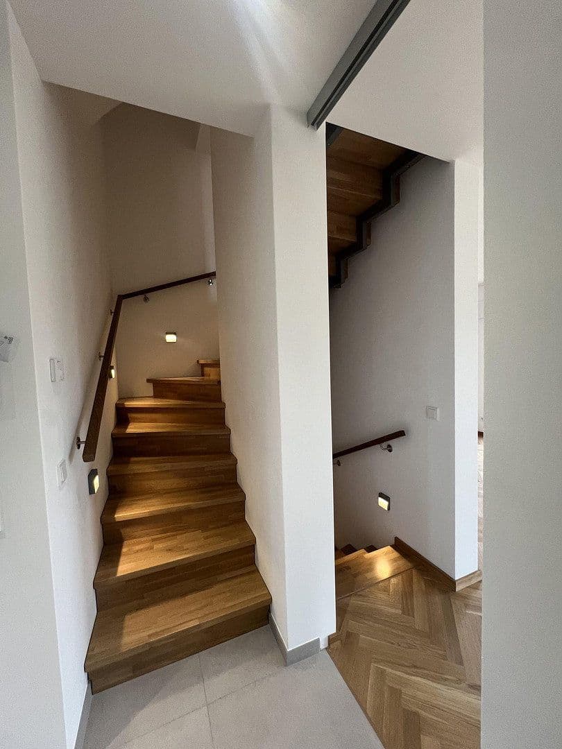 Prenájom bytu 6-izbový 142 m², Sülldorfer Landstraße 8a, Hamburg, Hamburg Prenájom bytu 6-izbový 142 m², Sülldorfer Landstraße 8a, Hamburg, Hamburg