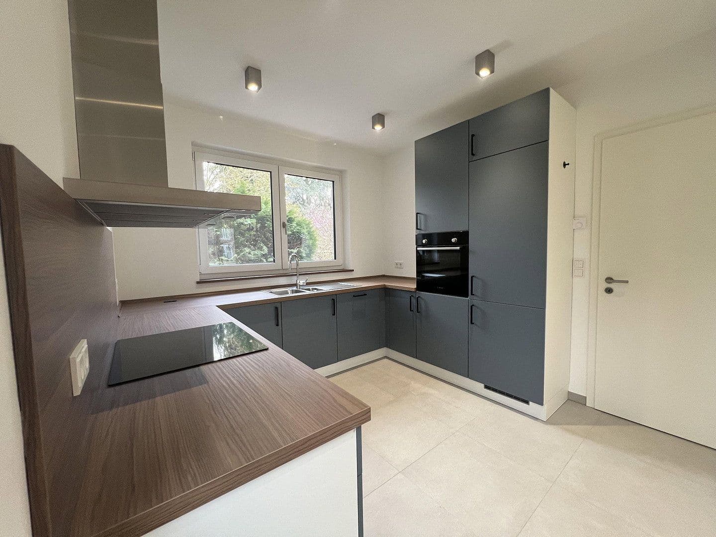 Prenájom bytu 6-izbový 142 m², Sülldorfer Landstraße 8a, Hamburg, Hamburg Prenájom bytu 6-izbový 142 m², Sülldorfer Landstraße 8a, Hamburg, Hamburg