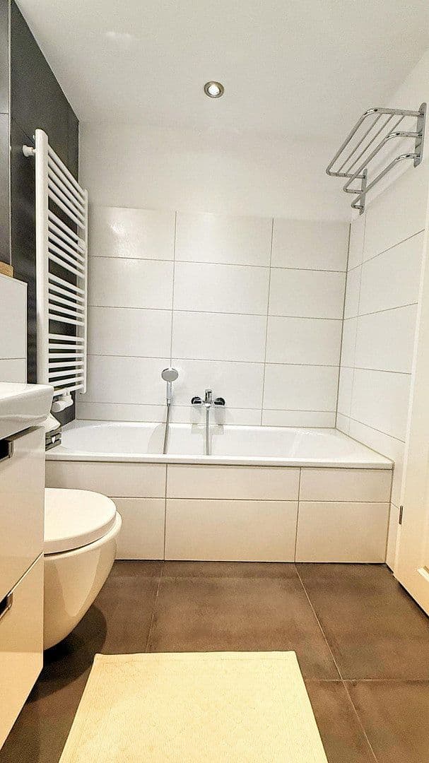 Prenájom bytu 3-izbový 77 m², Hamburg, Hamburg Prenájom bytu 3-izbový 77 m², Hamburg, Hamburg