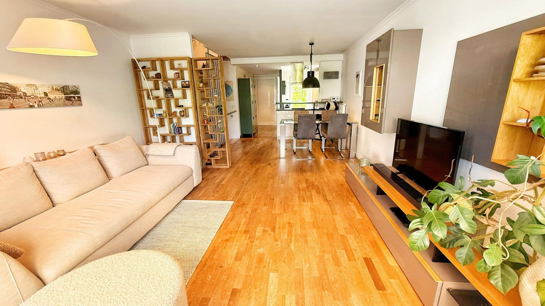 Prenájom bytu 3-izbový 77 m², Hamburg, Hamburg Prenájom bytu 3-izbový 77 m², Hamburg, Hamburg