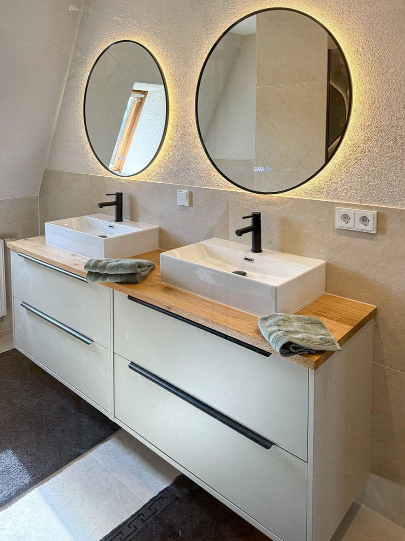 Prenájom bytu 3-izbový 89 m², Walther-Rathenau-Straße 28a, Zwickau, Sasko Prenájom bytu 3-izbový 89 m², Walther-Rathenau-Straße 28a, Zwickau, Sasko