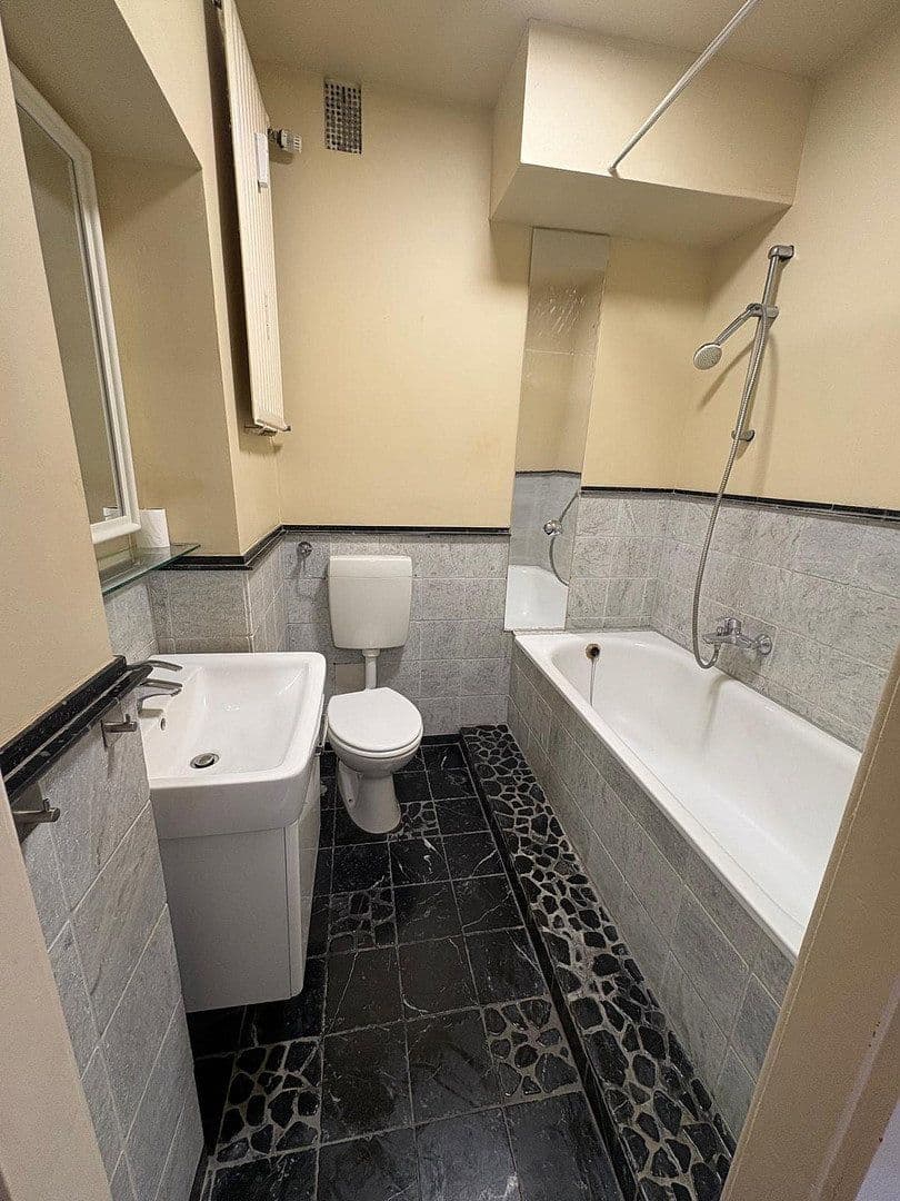 Prenájom bytu 2-izbový 60 m², Linenstraße 42, Düsseldorf, Severné Porýnie - Westfálsko Prenájom bytu 2-izbový 60 m², Linenstraße 42, Düsseldorf, Severné Porýnie - Westfálsko