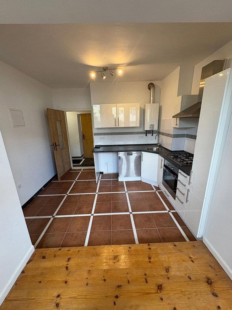 Prenájom bytu 2-izbový 60 m², Linenstraße 42, Düsseldorf, Severné Porýnie - Westfálsko Prenájom bytu 2-izbový 60 m², Linenstraße 42, Düsseldorf, Severné Porýnie - Westfálsko