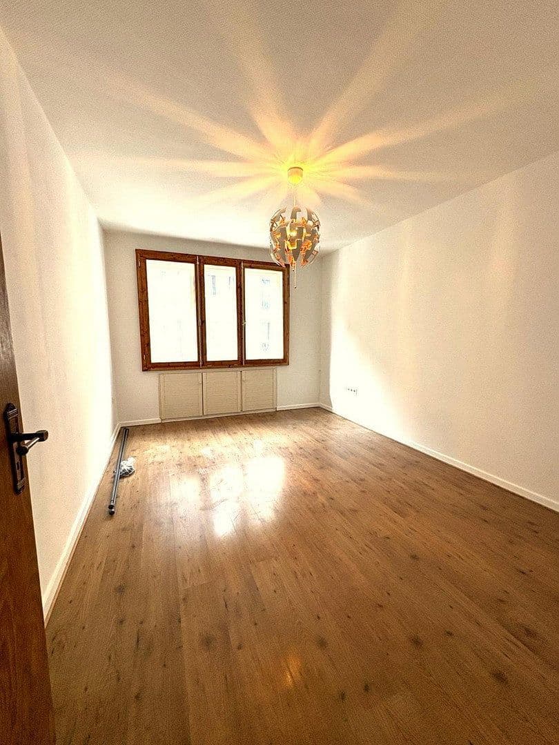 Prenájom bytu 2-izbový 60 m², Linenstraße 42, Düsseldorf, Severné Porýnie - Westfálsko Prenájom bytu 2-izbový 60 m², Linenstraße 42, Düsseldorf, Severné Porýnie - Westfálsko