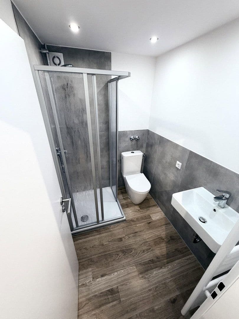 Prenájom bytu 1-izbový 34 m², Gladbacher Str. 15, Düsseldorf, Severné Porýnie - Westfálsko Prenájom bytu 1-izbový 34 m², Gladbacher Str. 15, Düsseldorf, Severné Porýnie - Westfálsko