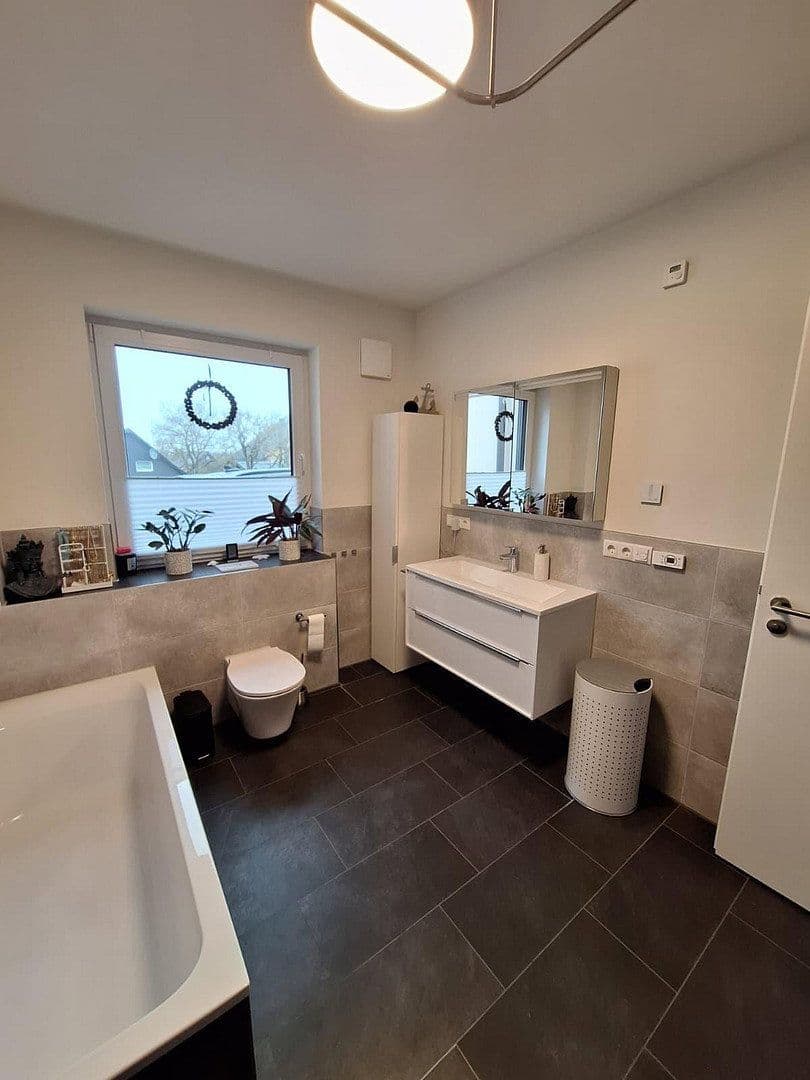 Prenájom bytu 3-izbový 91 m², Hauptstr. 36 56290 Uhler, Uhler, Porýnie-Falcko Prenájom bytu 3-izbový 91 m², Hauptstr. 36 56290 Uhler, Uhler, Porýnie-Falcko