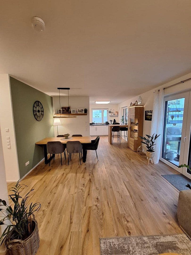 Prenájom bytu 3-izbový 91 m², Hauptstr. 36 56290 Uhler, Uhler, Porýnie-Falcko Prenájom bytu 3-izbový 91 m², Hauptstr. 36 56290 Uhler, Uhler, Porýnie-Falcko