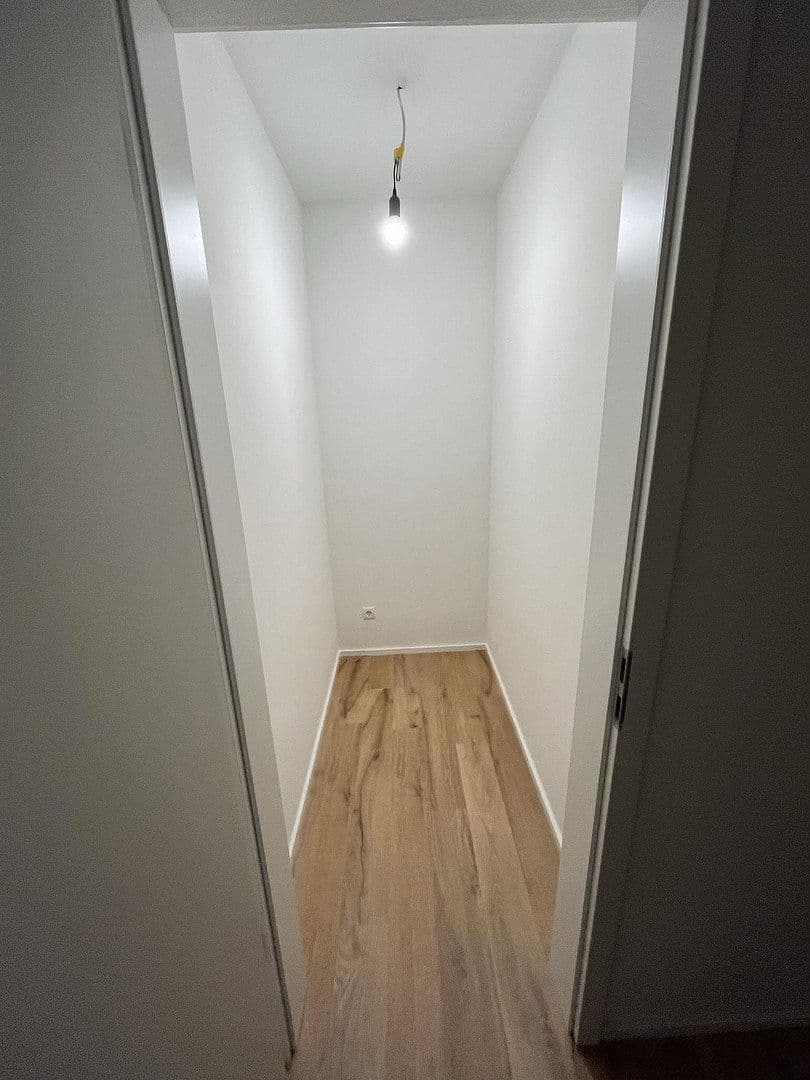 Prenájom bytu 3-izbový 91 m², Hauptstr. 36 56290 Uhler, Uhler, Porýnie-Falcko Prenájom bytu 3-izbový 91 m², Hauptstr. 36 56290 Uhler, Uhler, Porýnie-Falcko