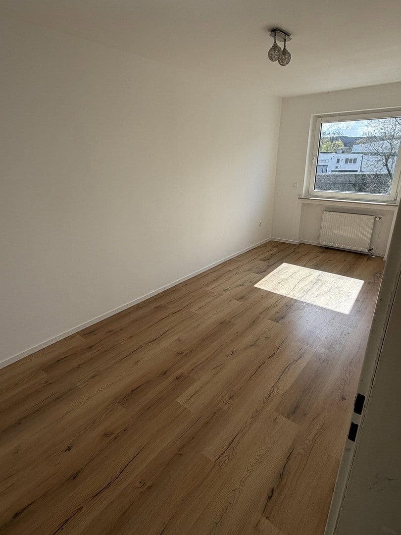 Prenájom bytu 4-izbový 92 m², Schräpperweg 15, Schwerte, Severné Porýnie - Westfálsko Prenájom bytu 4-izbový 92 m², Schräpperweg 15, Schwerte, Severné Porýnie - Westfálsko
