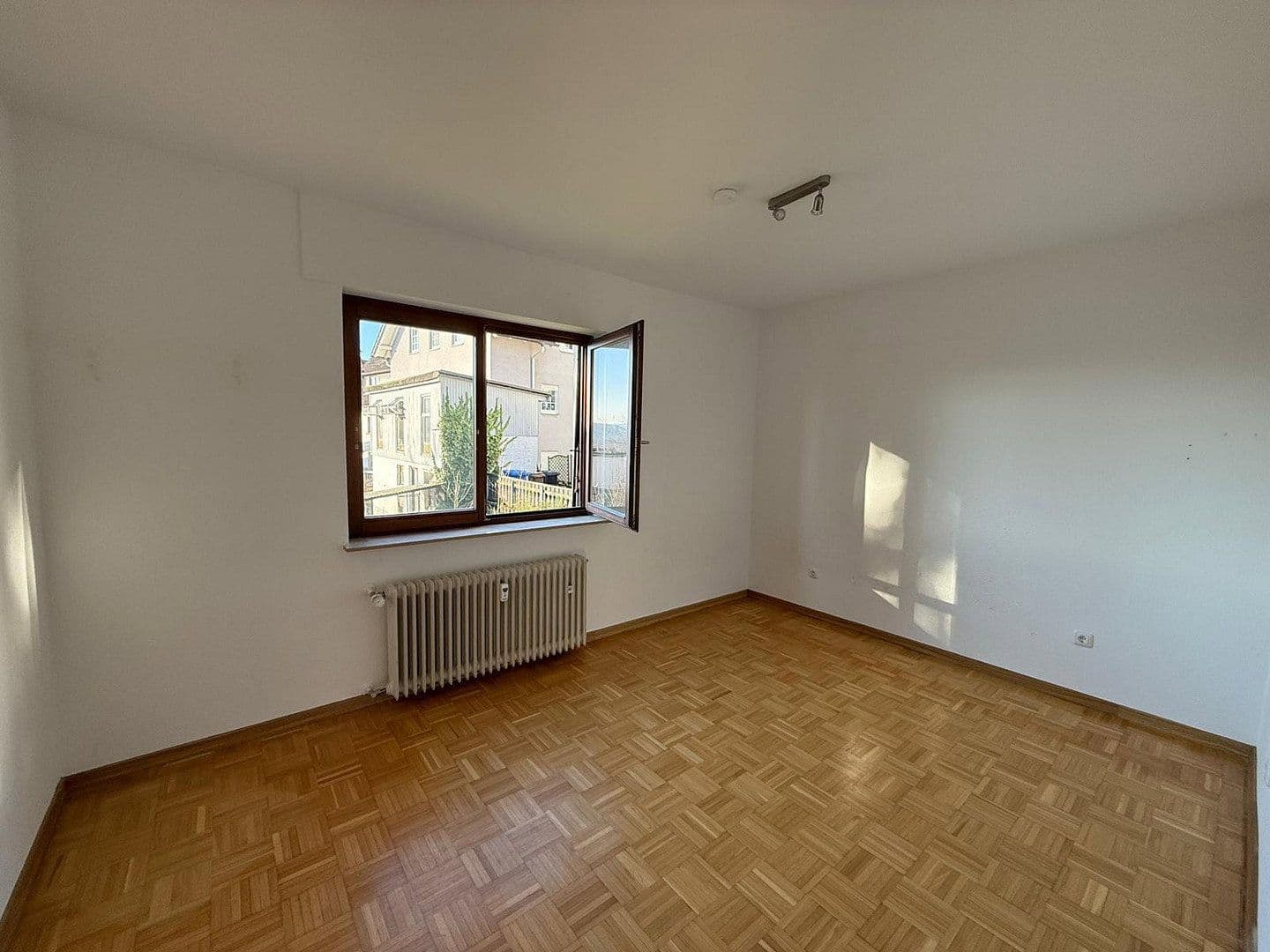 Prenájom bytu 3-izbový 82 m², Zum Traroth 12a, Bad Soden-Salmünster, Hesensko Prenájom bytu 3-izbový 82 m², Zum Traroth 12a, Bad Soden-Salmünster, Hesensko