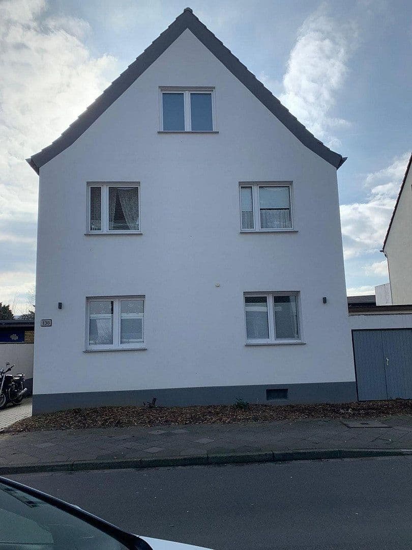 Predaj domu 215 m², pozemek 475 m², Scheffelstr. 138, Düsseldorf, Severné Porýnie - Westfálsko Predaj domu 215 m², pozemek 475 m², Scheffelstr. 138, Düsseldorf, Severné Porýnie - Westfálsko