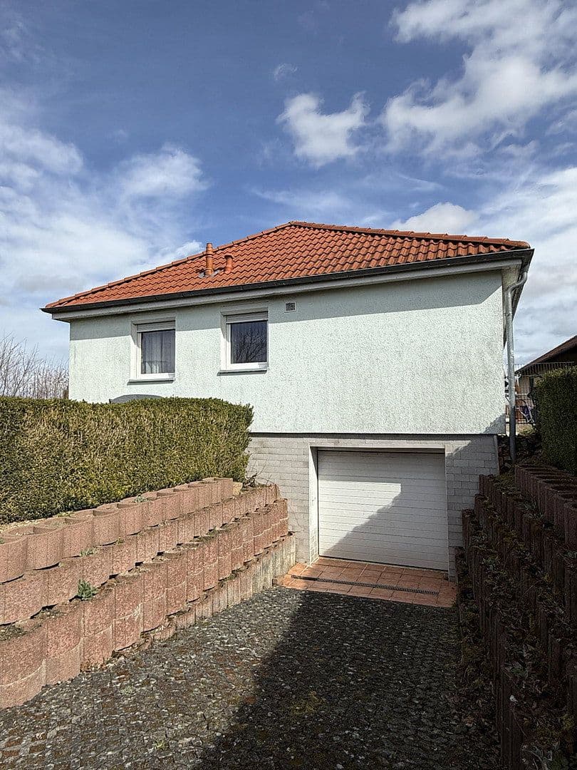 Predaj domu 104 m², pozemek 704 m², Flieden, Hesensko Predaj domu 104 m², pozemek 704 m², Flieden, Hesensko