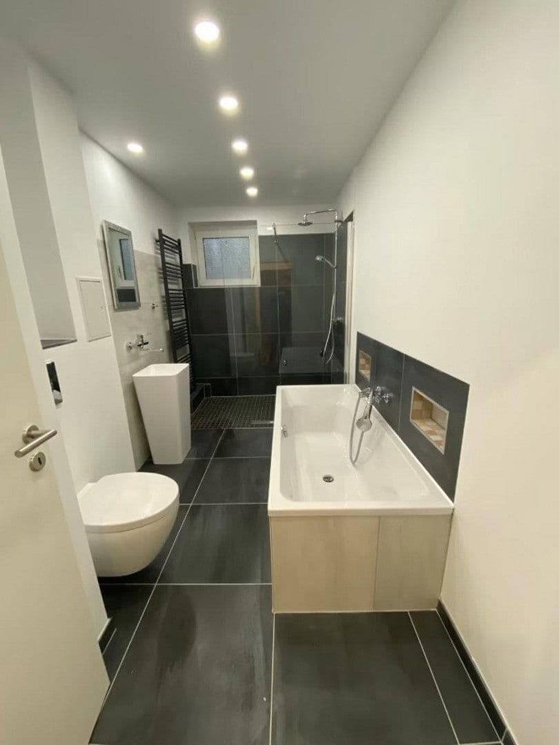 Prenájom bytu 2-izbový 73 m², Düsseldorf, Severné Porýnie - Westfálsko Prenájom bytu 2-izbový 73 m², Düsseldorf, Severné Porýnie - Westfálsko