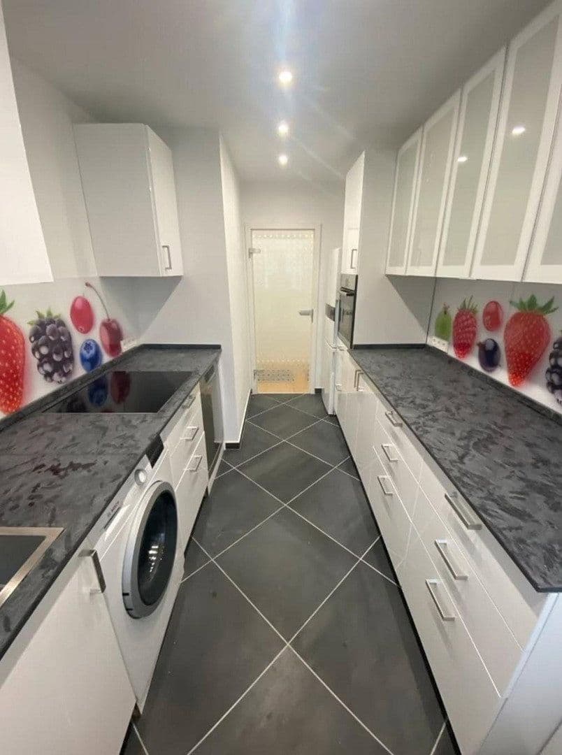 Prenájom bytu 2-izbový 73 m², Düsseldorf, Severné Porýnie - Westfálsko Prenájom bytu 2-izbový 73 m², Düsseldorf, Severné Porýnie - Westfálsko