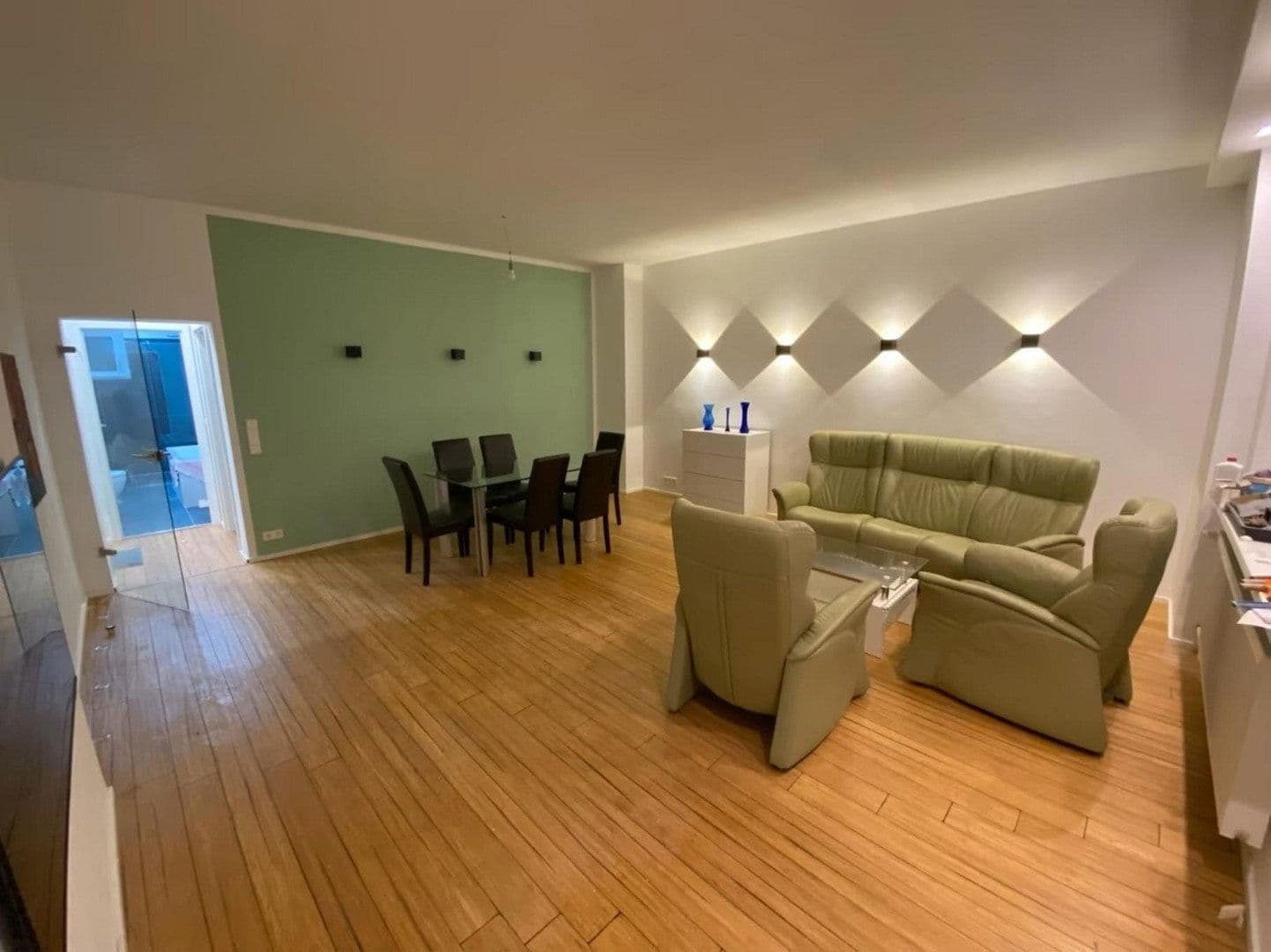 Prenájom bytu 2-izbový 73 m², Düsseldorf, Severné Porýnie - Westfálsko Prenájom bytu 2-izbový 73 m², Düsseldorf, Severné Porýnie - Westfálsko