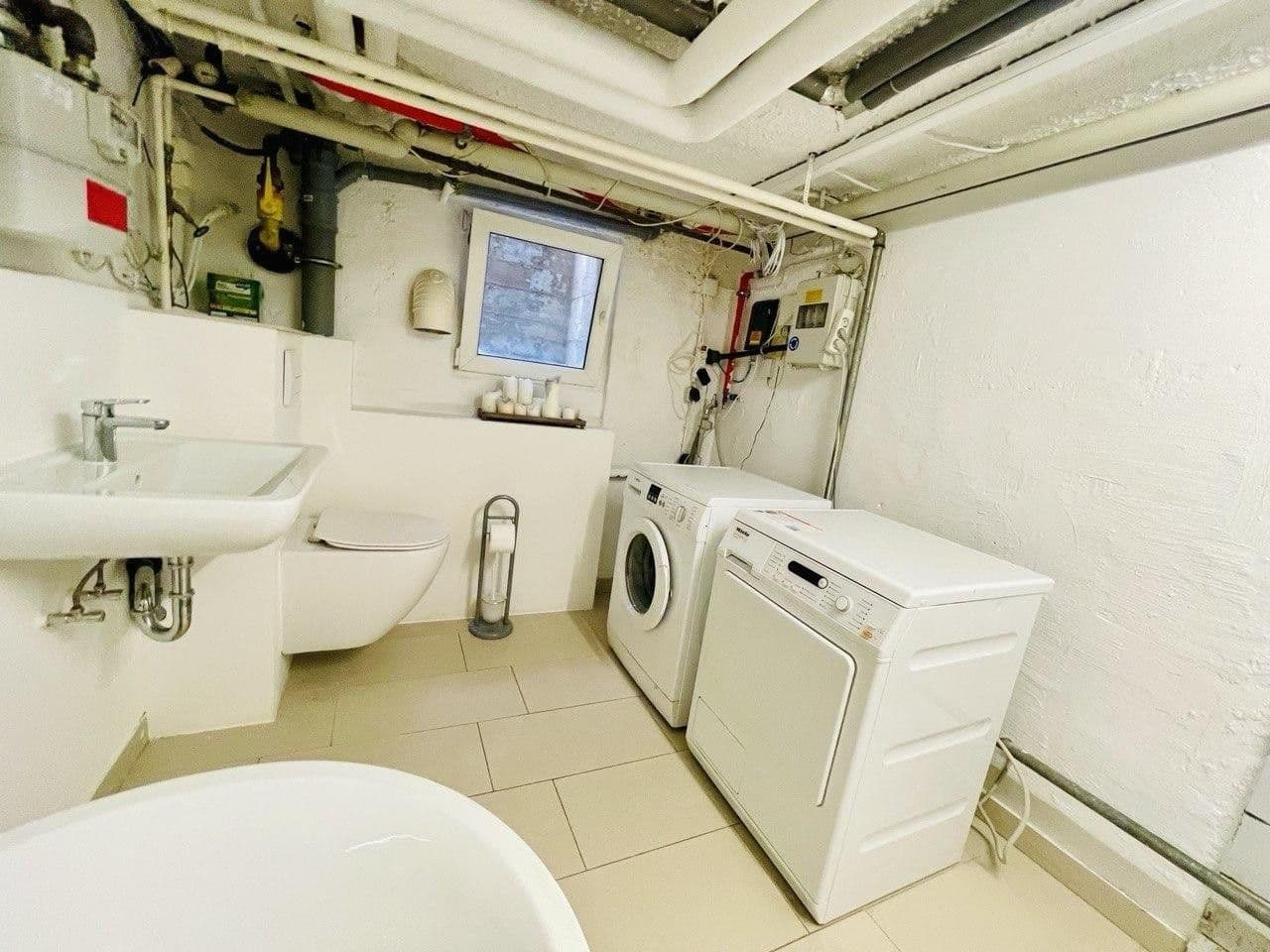 Prenájom domu 110 m², pozemek 102 m², Leopoldstraße 217, München, Bavorsko Prenájom domu 110 m², pozemek 102 m², Leopoldstraße 217, München, Bavorsko