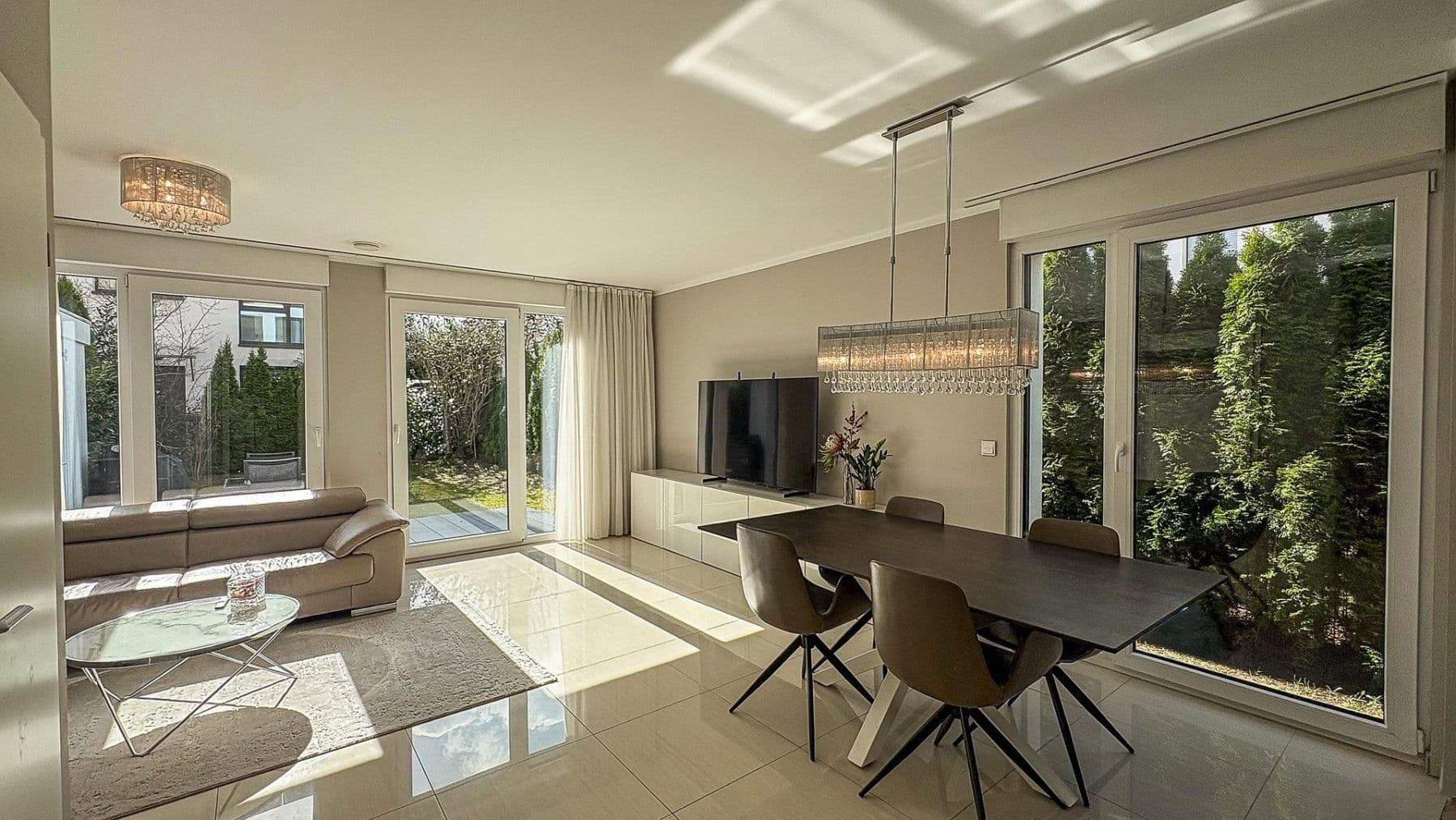 Predaj domu 133 m², pozemek 222 m², Hamburg, Hamburg Predaj domu 133 m², pozemek 222 m², Hamburg, Hamburg