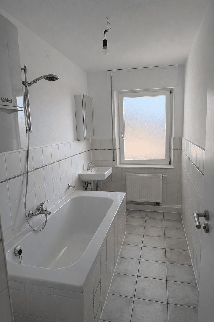 Prenájom bytu 4-izbový 120 m², Bucher Straße 97, Nürnberg, Bavorsko Prenájom bytu 4-izbový 120 m², Bucher Straße 97, Nürnberg, Bavorsko