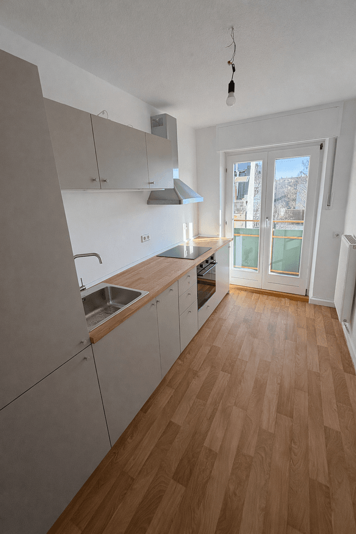 Prenájom bytu 4-izbový 120 m², Bucher Straße 97, Nürnberg, Bavorsko Prenájom bytu 4-izbový 120 m², Bucher Straße 97, Nürnberg, Bavorsko