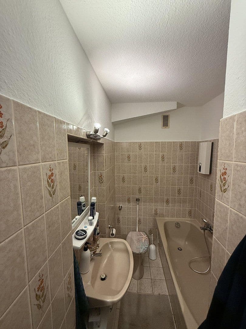 Prenájom bytu 2-izbový 50 m², Küntzelstr.53, Essen, Severné Porýnie - Westfálsko Prenájom bytu 2-izbový 50 m², Küntzelstr.53, Essen, Severné Porýnie - Westfálsko