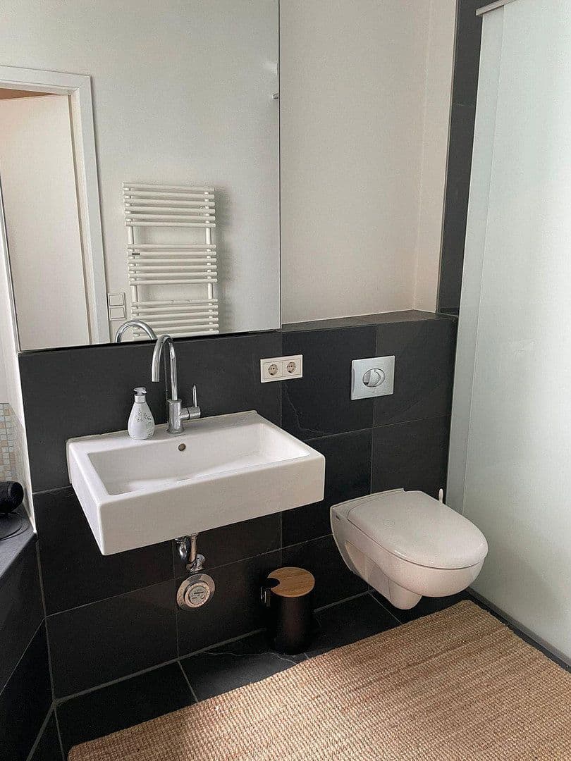 Prenájom bytu 4-izbový 137 m², Berlin, Berlín Prenájom bytu 4-izbový 137 m², Berlin, Berlín