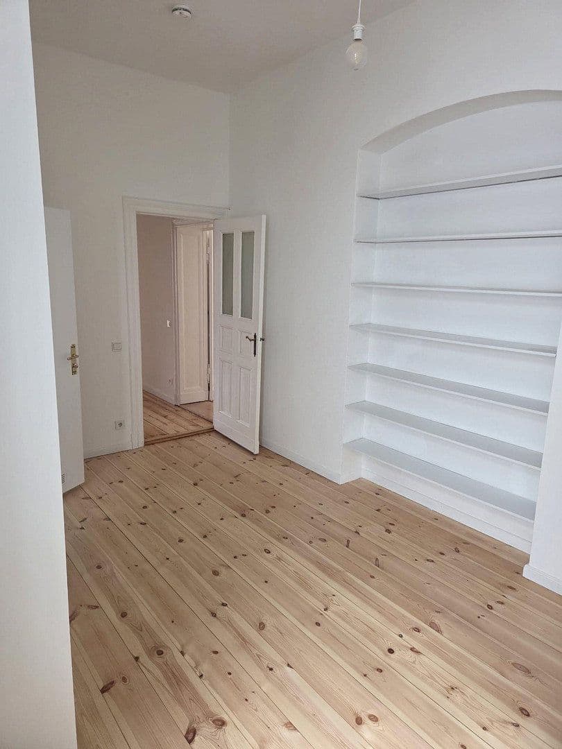 Prenájom bytu 4-izbový 137 m², Berlin, Berlín Prenájom bytu 4-izbový 137 m², Berlin, Berlín