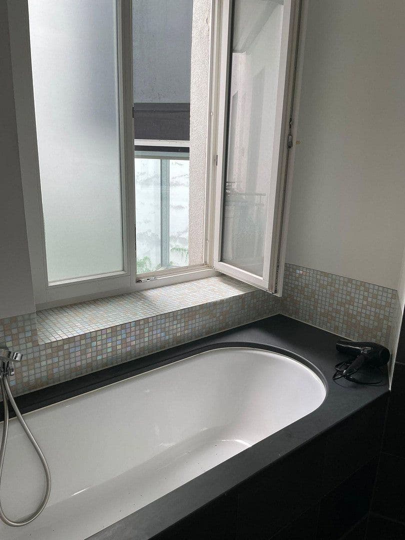 Prenájom bytu 4-izbový 137 m², Berlin, Berlín Prenájom bytu 4-izbový 137 m², Berlin, Berlín