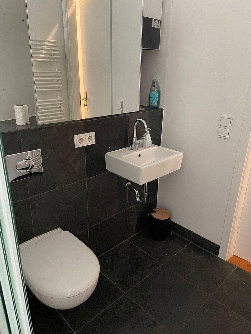 Prenájom bytu 4-izbový 137 m², Berlin, Berlín Prenájom bytu 4-izbový 137 m², Berlin, Berlín