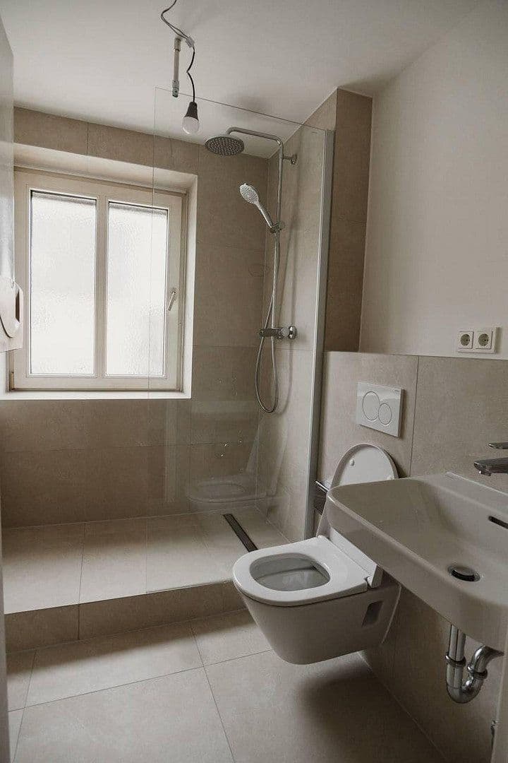 Prenájom bytu 2-izbový 61 m², Klagenfurter Straße, München, Bavorsko Prenájom bytu 2-izbový 61 m², Klagenfurter Straße, München, Bavorsko