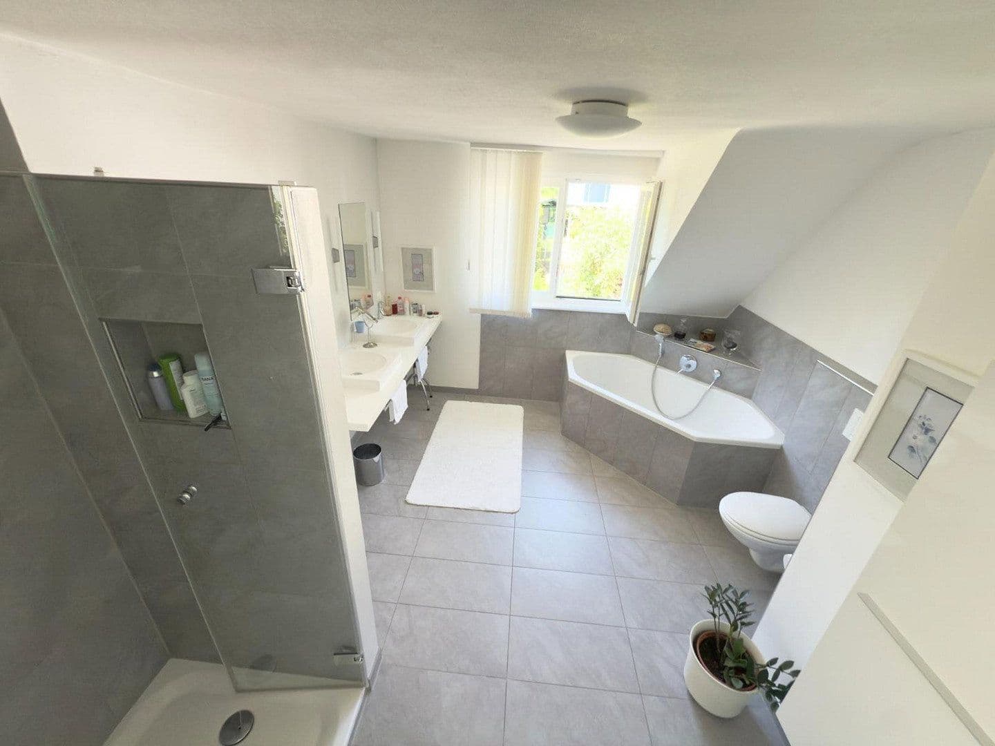 Predaj domu 273 m², pozemek 405 m², Gelnhausen, Hesensko Predaj domu 273 m², pozemek 405 m², Gelnhausen, Hesensko