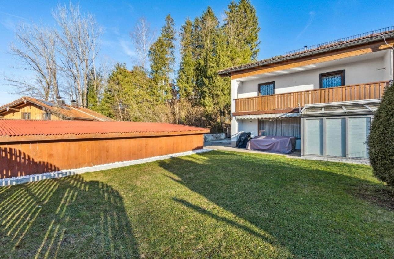 Predaj domu 133 m², pozemek 351 m², Birkenstraße 19, Miesbach, Bavorsko Predaj domu 133 m², pozemek 351 m², Birkenstraße 19, Miesbach, Bavorsko