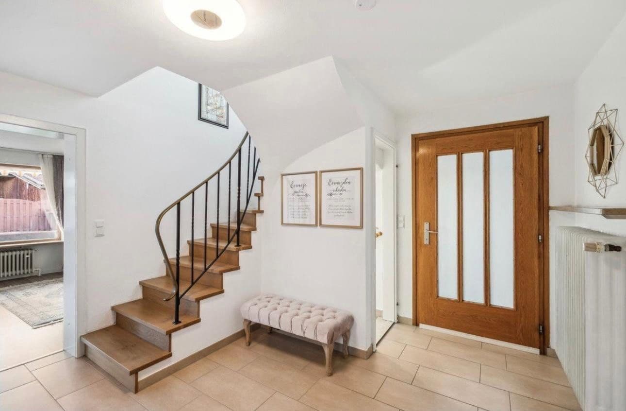 Predaj domu 133 m², pozemek 351 m², Birkenstraße 19, Miesbach, Bavorsko Predaj domu 133 m², pozemek 351 m², Birkenstraße 19, Miesbach, Bavorsko