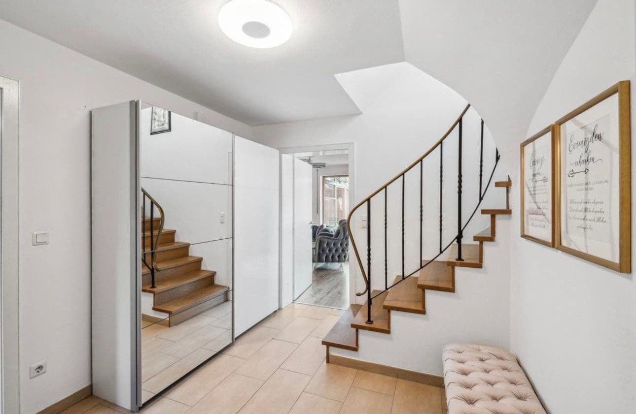 Predaj domu 133 m², pozemek 351 m², Birkenstraße 19, Miesbach, Bavorsko Predaj domu 133 m², pozemek 351 m², Birkenstraße 19, Miesbach, Bavorsko