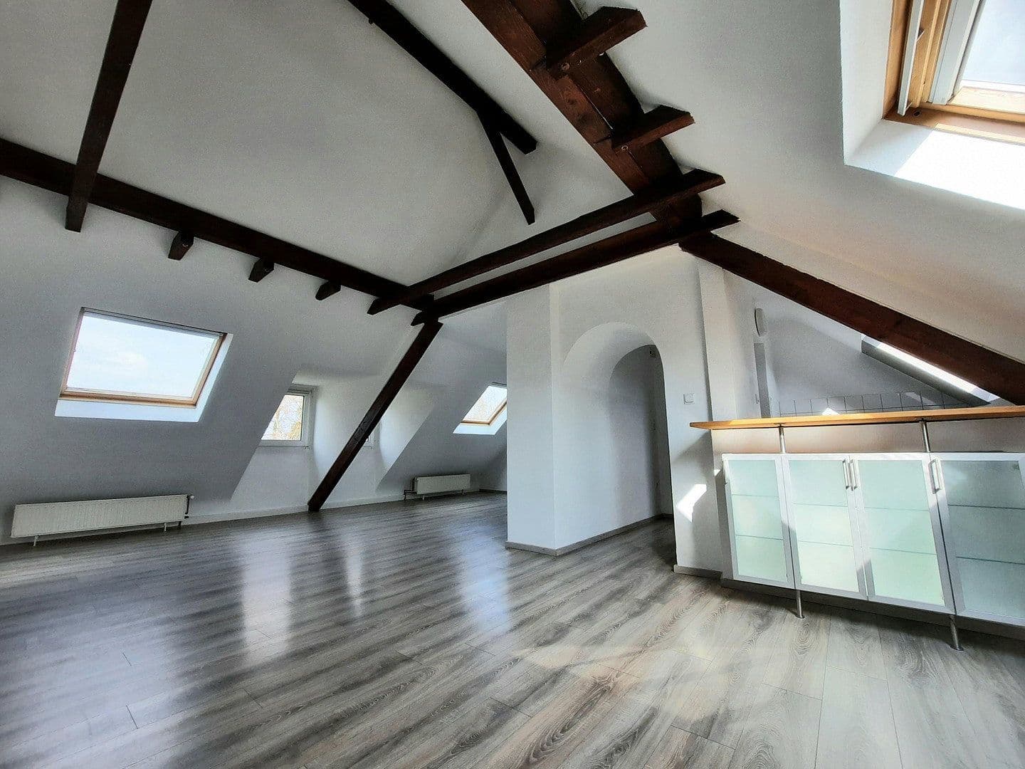 Prenájom bytu 3-izbový 83 m², Meerbusch, Severné Porýnie - Westfálsko Prenájom bytu 3-izbový 83 m², Meerbusch, Severné Porýnie - Westfálsko