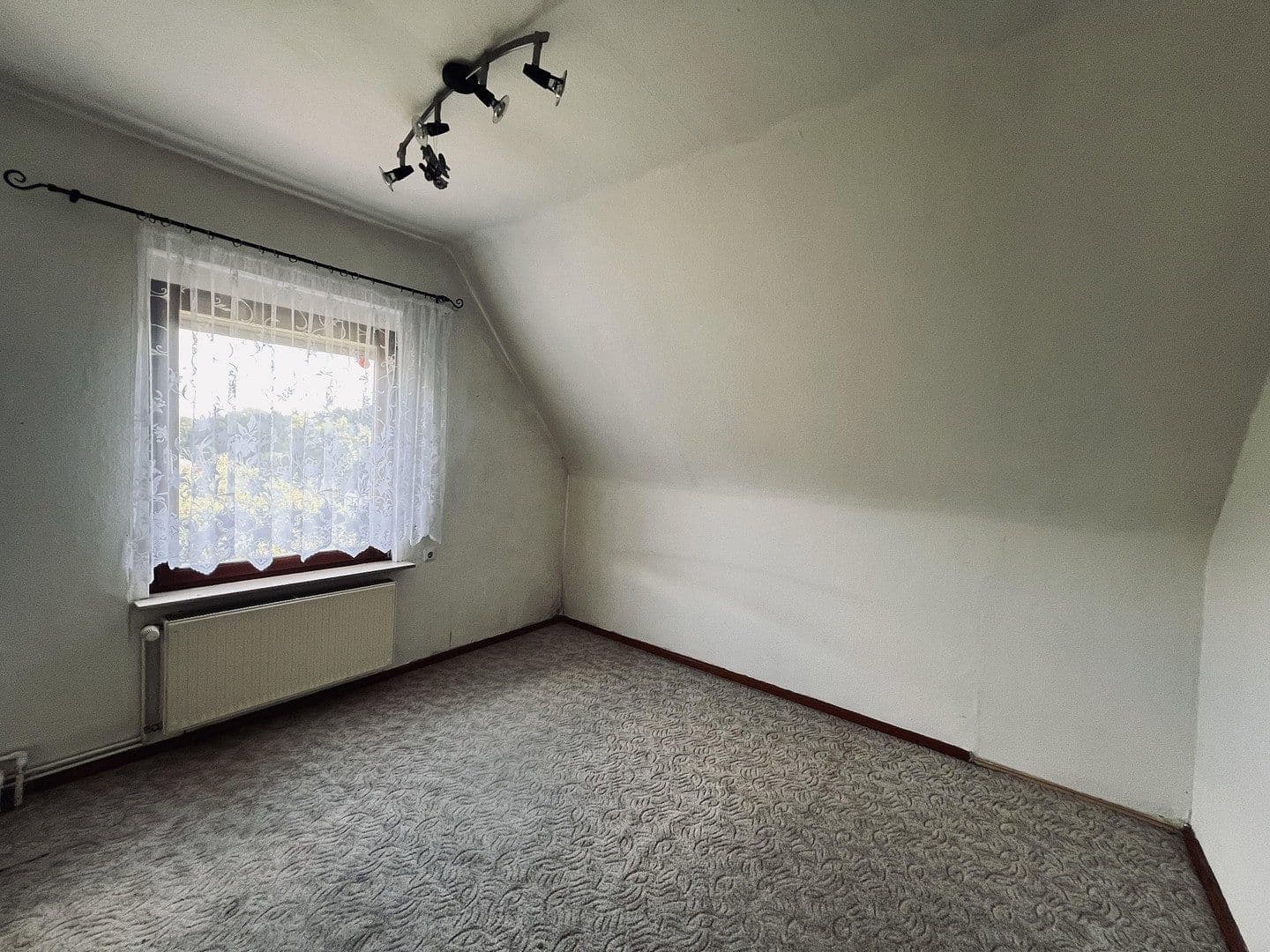 Predaj domu 116 m², pozemek 891 m², Rhönblick, Durínsko Predaj domu 116 m², pozemek 891 m², Rhönblick, Durínsko