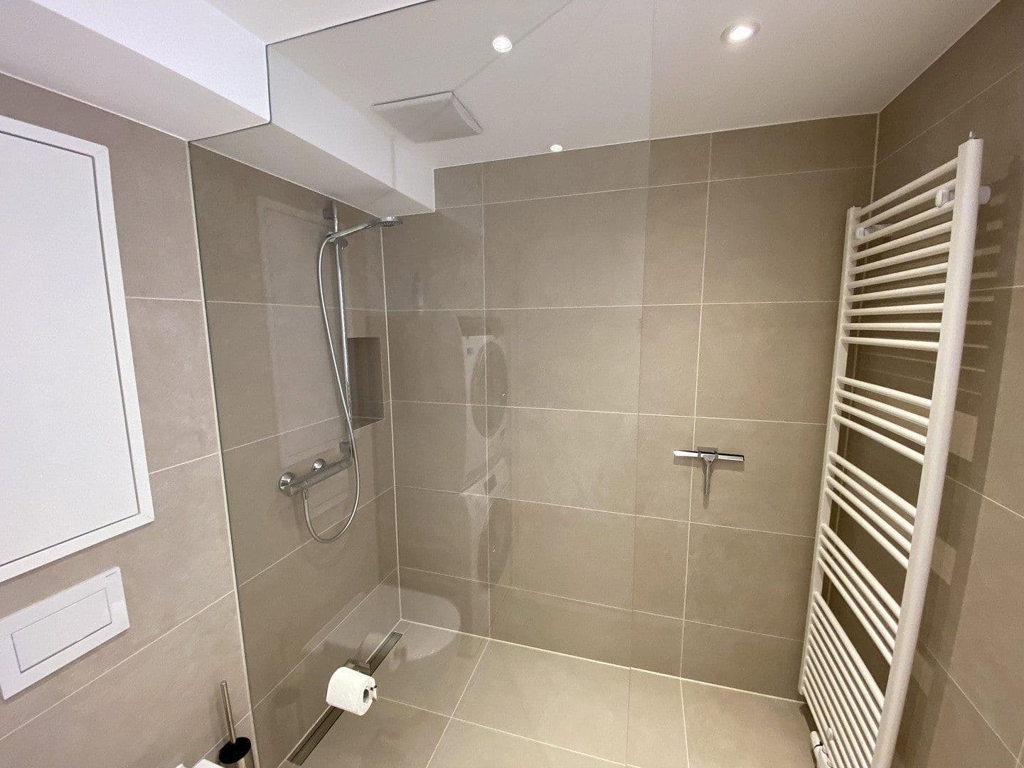 Prenájom bytu 3-izbový 80 m², Bernhardstr. 147, Köln, Severné Porýnie - Westfálsko Prenájom bytu 3-izbový 80 m², Bernhardstr. 147, Köln, Severné Porýnie - Westfálsko