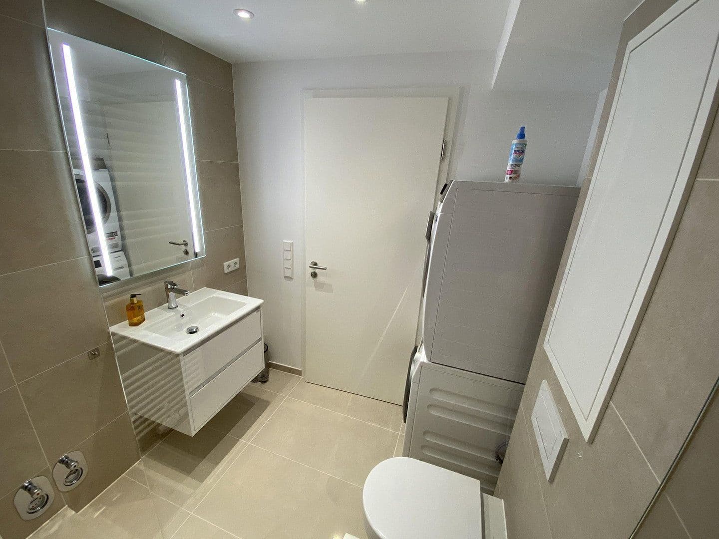 Prenájom bytu 3-izbový 80 m², Bernhardstr. 147, Köln, Severné Porýnie - Westfálsko Prenájom bytu 3-izbový 80 m², Bernhardstr. 147, Köln, Severné Porýnie - Westfálsko