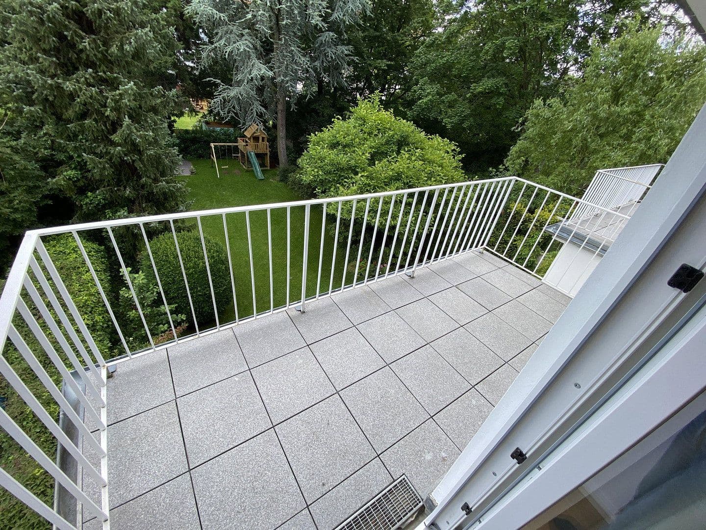 Prenájom bytu 3-izbový 80 m², Bernhardstr. 147, Köln, Severné Porýnie - Westfálsko Prenájom bytu 3-izbový 80 m², Bernhardstr. 147, Köln, Severné Porýnie - Westfálsko